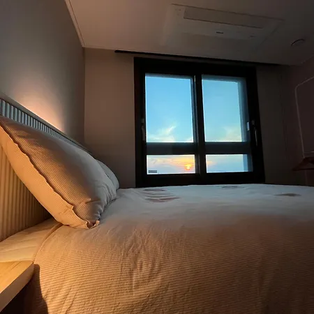 Sunset View - Women Only Bed & Breakfast